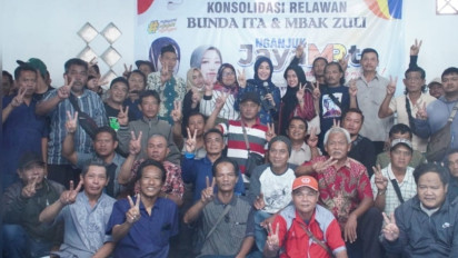Ratusan PKL Nganjuk Geruduk Rumah Pemenangan Bunda Ita dan Mbak Zuli, Dukung dan Tuntut Perhatian Nasib Pedagang