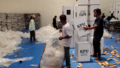 Libatkan 25 Pekerja, KPU Pati Mulai Sortir dan Rakit 4.030 Kotak Surat Suara Pilkada 2024