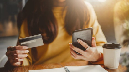 Suku Bunga Pinjol Turun ke 0,2% di 2025, OJK Siap Evaluasi!