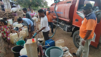 krisis Air Meluas di Sikka Warga berebut air bantuan BPBD