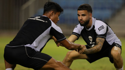 Senyum Sinis Calvin Verdonk saat Wartawan Tanya Sejarah Timnas Indonesia Pernah Dibantai Bahrain 10 Gol, Sementara STY...