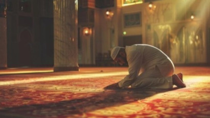 Nasihat Ustaz Adi Hidayat untuk yang Bermaksiat: Anda Tidak Seburuk Firaun, Kapan Mau Taubat?