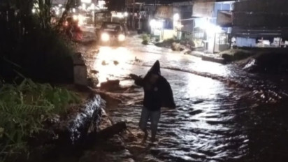 BPBD Kerahkan Ekskavator Tutup Sejumlah Tanggul Jebol