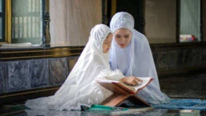 Penjelasan Ustaz Adi Hidayat Soal Surah Yasin Orang Meninggal: Jika Ada Hadis yang Diperdebatkan, Saya Pilih Ini