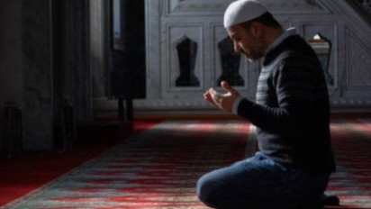 Doa Malam, Ustaz Adi Hidayat: Bebaskan Diri dari Kefakiran