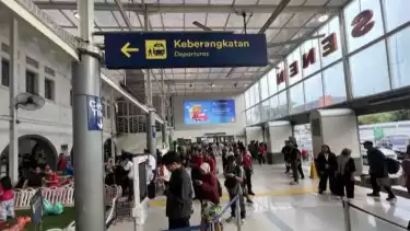 Wajah Baru Stasiun Pasar Senen, Ruang Tunggu Ber-AC, Tangga Diganti Eskalator