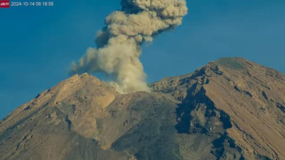 Gunung Semeru 2 Kali Erupsi, Tinggi Kolom Abu Capai 600 Meter
