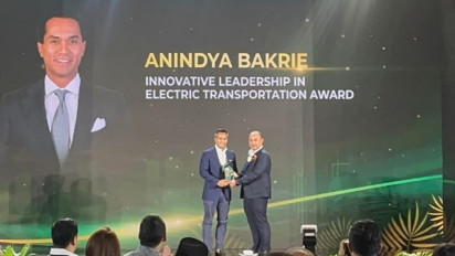 Anindya Bakrie Sabet Penghargaan Innovative Leadership in Electric Transportation Award di Repnas Sustainability Energy Award