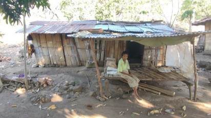 Sedih! Potret Kesenjangan Sosial, Pasutri Lansia di Sikka Tinggal di Gubuk Reot