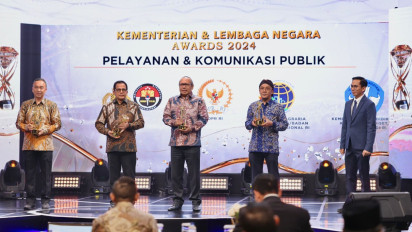 Polri Raih Penghargaan Lembaga Dengan Pelayanan dan Komunikasi Terbaik