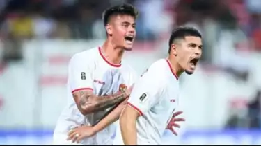 Foto Mees Hilgers dan Ragnar Oratmangoen vs Bahrain