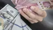 Rupiah Tertekan Rp17.547 di Penutupan Perdagangan, Harga Minyak Dunia Jadi Bom Waktu APBN
