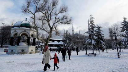 Umrah Plus Turki Bareng Ustaz Khalid Basalamah: Berangkat 25 Desember, Jemaah Uhud Tour Bisa Lihat Salju!