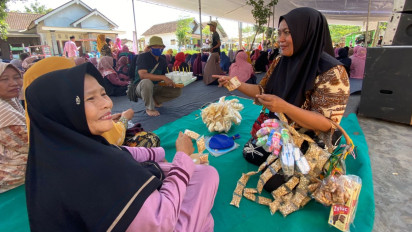 Apel Sholawat Cabup Gus Fawait di Jember, Berkah bagi Pedagang Asongan Raup Keuntungan