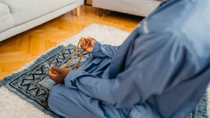 Setiap Hari Jangan Lupa Basahi Lisan dengan Zikir Pagi, Ustaz Adi Hidayat: Saat Malaikat Berkumpul