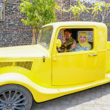 Kunjungi Produksi Mobil Klasik di Sidoarjo, Khofifah Puji Keunggulan Industri Otomotif Handmade