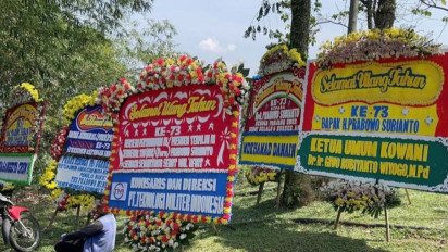 Ulang Tahun ke-73, Deretan Karangan Bunga Berjejer di Kediaman Prabowo Subianto di Hambalang