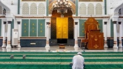 Syekh Ali Jaber Ajak Semua Muslim ke Masjid saat Satu Jam Sebelum Maghrib Setiap Hari Jumat: Waktu Mustajab yang Bikin Doa Tidak Ditolak