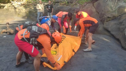 Terseret Ombak, Bule Australia Ditemukan Tewas Terdampar di Pantai Secret Bay