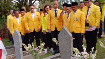 HUT ke-60 Golkar, Bahlil dan Para Petinggi Partai Ziarah Ke Taman Makam Pahlawan Kalibata
