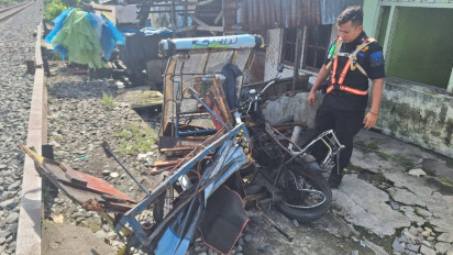 Kelalaian di Perlintasan, Penumpang Kereta Api Dirugikan Terlambat Sampai Tujuan