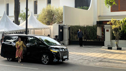 Jelang Pelantikan Presiden, Wamenkeu Thomas Djiwandono dan Istri Sambangi Kediaman Prabowo Subianto