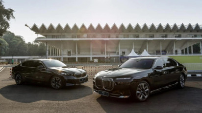 Pelantikan Prabowo-Gibran bak Parade Mobil Mewah, 45 Mobil Listrik BMW Seharga Rp3,2 Miliar Turun ke Jalan Antar Tamu Negara