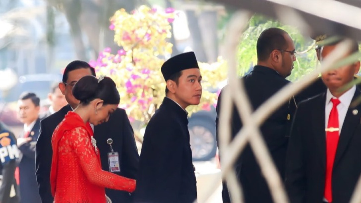 Gibran Rakabuming Raka Resmi Dilantik Jadi Wakil Presiden RI: Demi Allah Saya Bersumpah...
            - galeri foto
