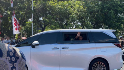 Tinggalkan Istana Merdeka, Gibran Sapa Masyarakat dari Mobil Pelat 'Indonesia 2'