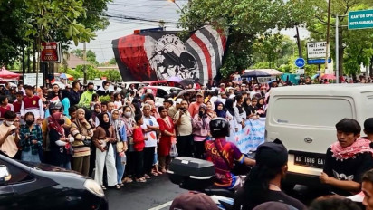 Ribuan Relawan Rejo Semut Ireng Sambut Kedatangan Jokowi