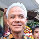 Pesan Bijak Ganjar Pranowo untuk Perusahaan yang Pecat Seorang Pria di KRL, Kena Layoff saat Perjalanan Menuju Kantor