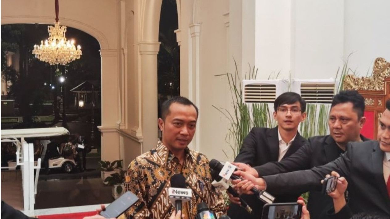 Seusai Ditunjuk Presiden Prabowo Jadi Menteri Sekretaris Negara, Prasetyo Hadi: Saya Paham Betul Ini Tugas...
            - galeri foto