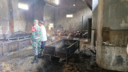 Pabrik Snack UD. Gajah Bangkit Dampit Terbakar, Kerugian Capai Rp20 Juta