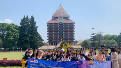 Universitas Indonesia Sukses Menyelenggarakan Agenda Pengenalan Budaya Tradisional Dengan Siswa Sekolah Dasar Dari Korea Selatan