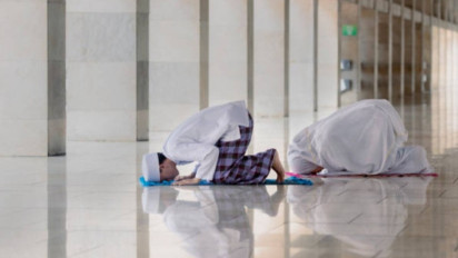 Tiap Shalat Hanya Baca Surah Al Ikhlas Karena Cuma Hafal Itu, Ustaz Adi Hidayat Ingatkan Hal Ini