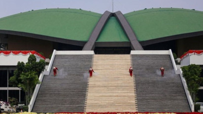 Jokowi Diam-diam Naikkan Tunjangan Pegawai DPR Sebelum Lengser, Paling Tinggi Rp 41,5 Juta