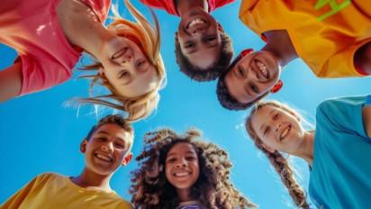 Ayah Pasti Sayang Banget tapi Jangan Berlebihan, Buya Yahya  Ingatkan Peluk dan Cium ke Anak Boleh Asalkan Tidak ..