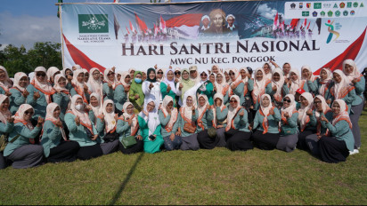 Cabup Blitar Mak Rini Sambut Hari Santri dengan Upacara dan Jalan Sehat Bersama Ribuan Nahdliyyin