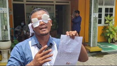 Pengawasan Pilkada Dianggap Lemah, Anggota PKD di Pati Gelar Aksi Tutup Mata di Kantor Bawaslu