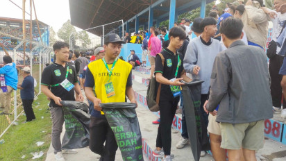 Pegadaian Ajak Bola Mania Jaga Kebersihan Stadion Melalui Program Behind Football Pegadaian Liga 2