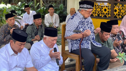 Hari Santri 2024, Andika-Hendi Terima Naskah Resolusi Jihad dari Gus Kikin di Ponpes Tebu Ireng