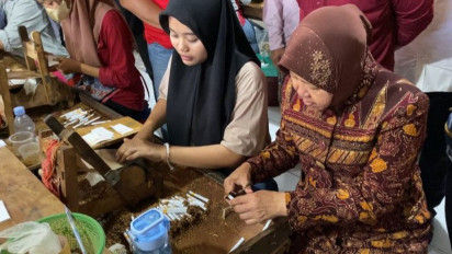 Cagub Jatim, Tri Rismaharini Soroti Nasib Pekerja dan Petani Tembakau saat Kunjungan di Trenggalek