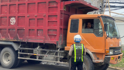 Razia Jalur Pantura Rawan Laka di Gresik, Puluhan Truk Ditilang Polisi