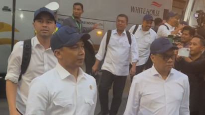 Naik Bus dari Bandara Adisutjipto Yogyakarta, Rombongan Menteri Kabinet Merah Putih Tiba di Akmil Magelang