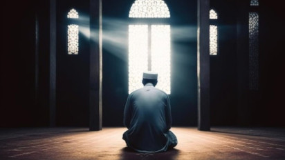 Setelah Shalat Tahajud Jangan Tinggalkan Zikir Ini, Ustaz Adi Hidayat: Baca Sebanyak 40 Kali, Atas Izin Allah Segala Urusan Dipermudah