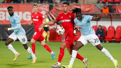 Belajar dari Laga Kontra Bahrain, Mees Hilgers Berani Tegas Protes Wasit saat Bek FC Twente Itu Dituduh Sleding Lawan, Begini Aksinya