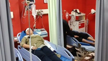 Satu Keluarga di Kota Mojokerto Luka-Luka Akibat Tertimpa Pohon Tumbang