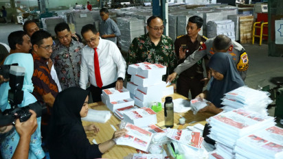 Cek Kesiapan Surat Suara Pilkada 2024, Adhy Karyono Pj Gubernur Jatim Sidak PT Temprina