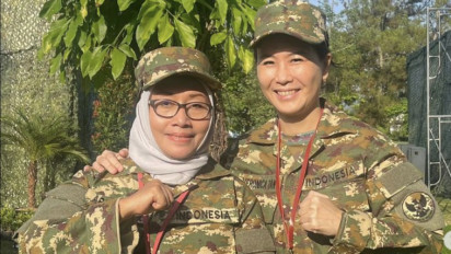 Momen Seru di Retreat Kabinet Merah Putih, Arifatul dan Veronica Beraksi dengan Seragam Komcad!