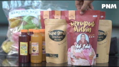 Nasabah PNM Mekaar Berdayakan Nenek-Nenek di Bekasi untuk Bisnis Kerupuk Kencur